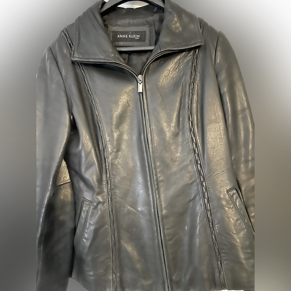 Anne Klein - Picture 1 of 5